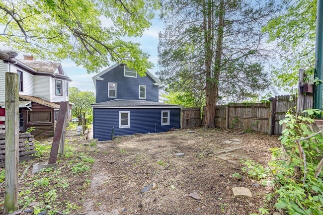 Building Photo - Newly Renovated 5 Bd/2 Bath Home in New Kensington