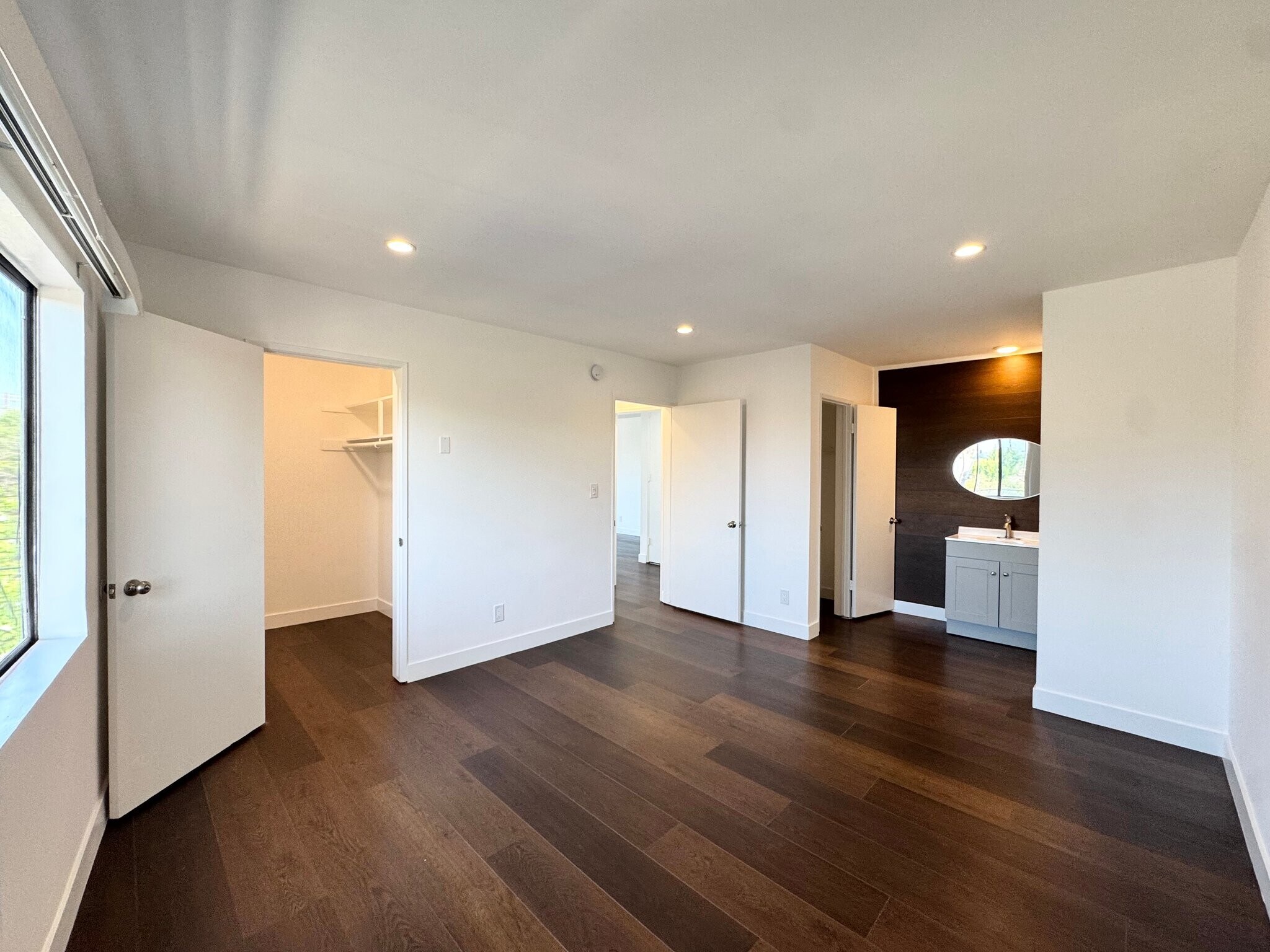 Building Photo - 1551 S Sherbourne Dr