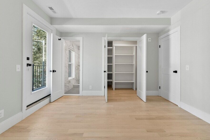 Building Photo - 179 Chelsea St