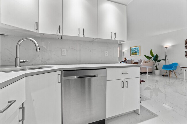 Building Photo - 2780 S Ocean Blvd