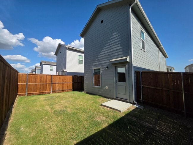 Building Photo - Chic, Compact, and Brand-New in Foree Ranch