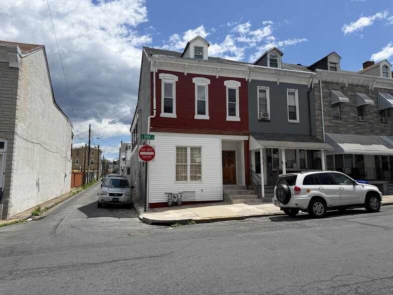 Building Photo - 415 S 10th St