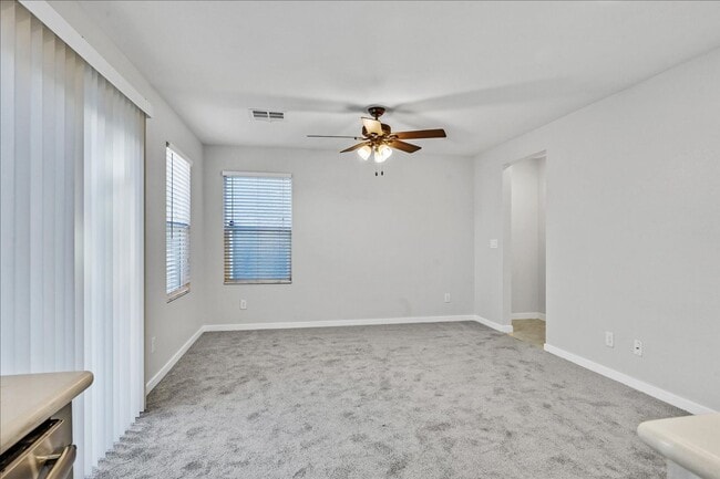 Building Photo - 3 Bedroom Home with Gorgeous Kitchen.