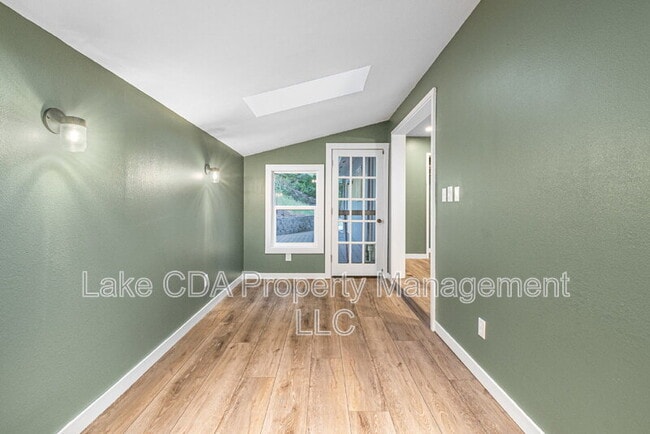 Building Photo - 1525 E Woodland Dr