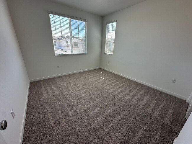 Building Photo - Stunning, Sun-Drenched 4BR + Loft Home in Lakeview – Loaded with Premium Upgrades!
