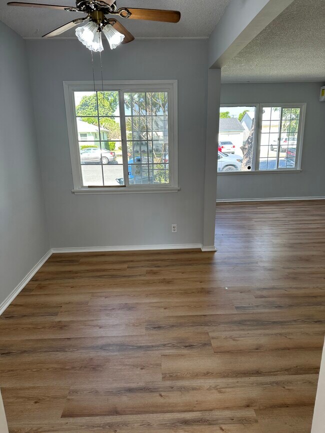 Building Photo - 12108 Dunrobin Ave