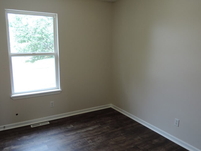 Building Photo - short term lease available