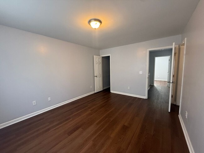 Building Photo - 733 Vanguard Pl