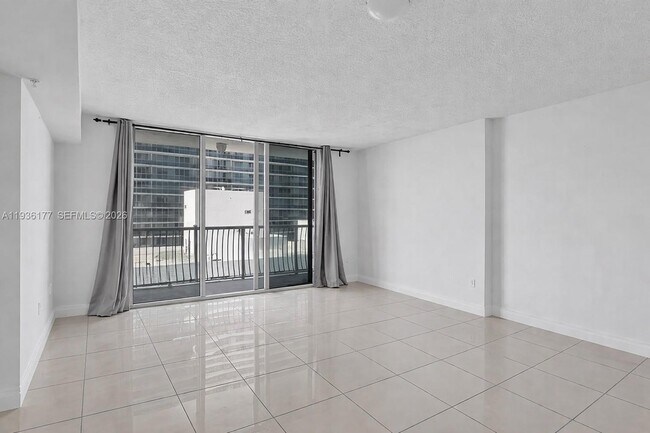 Building Photo - 1750 N Bayshore Dr