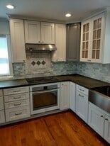 kitchen - 403 W 1st St