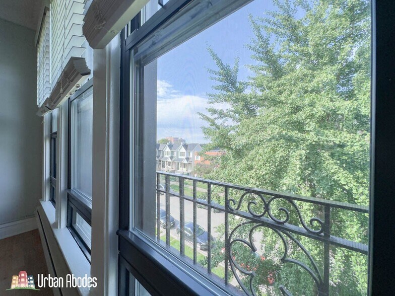 Building Photo - 4735 N Hermitage Ave