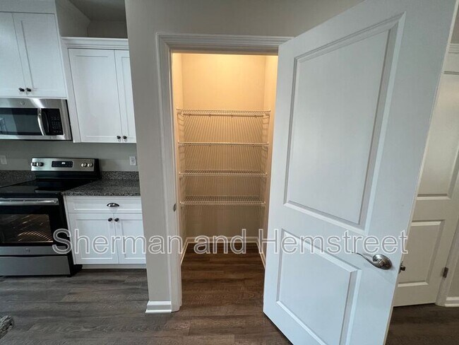 Building Photo - 672 Dobhill Ln