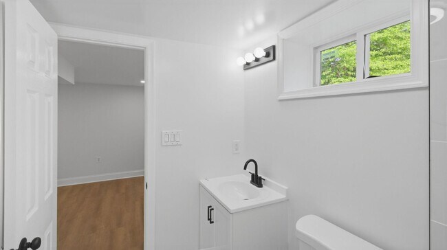 Building Photo - 5633 Jamestown Rd