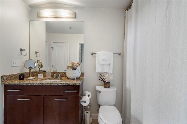 Building Photo - 3324 Peachtree Rd NE