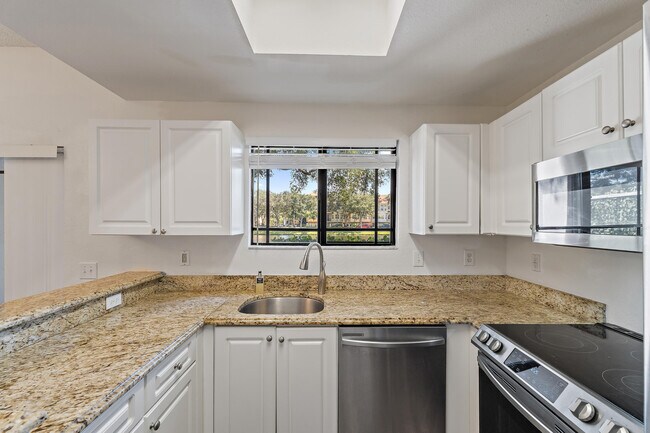 Building Photo - 2806 Veronia Dr