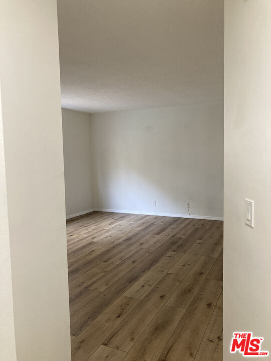 Building Photo - 1418 S Bentley Ave