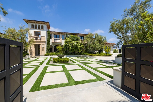 Building Photo - 28 Tide Watch