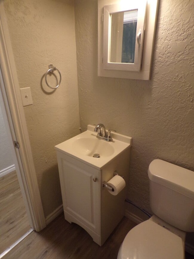 Building Photo - Great re-do, totally electric water included in rent