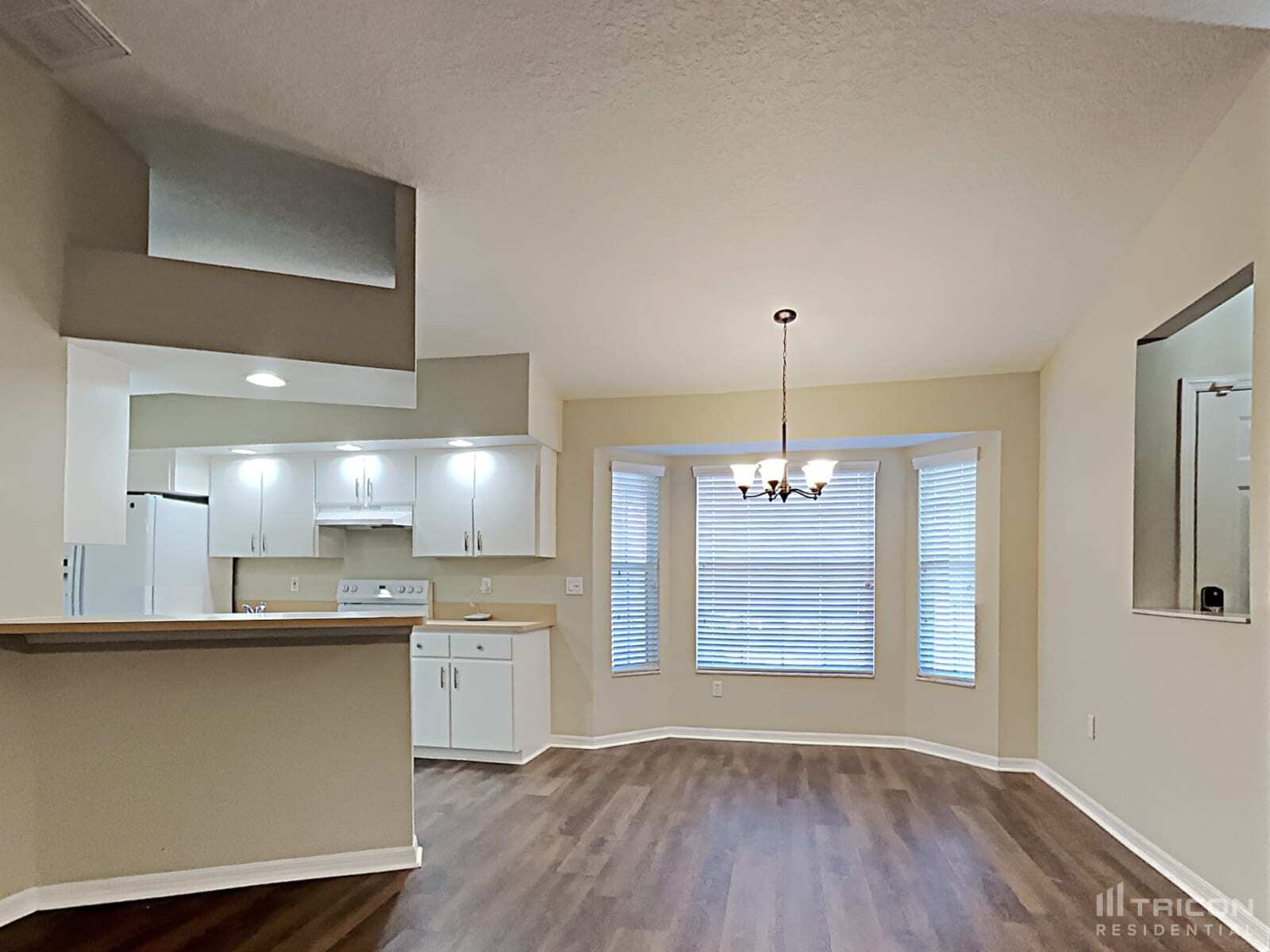 Building Photo - 3233 Ambassador Ave