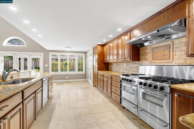 Building Photo - 313 Deepcreek Ct