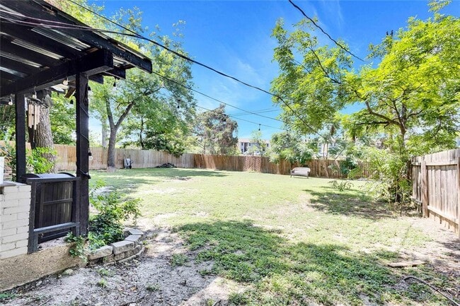 Building Photo - 908 Hermitage Dr