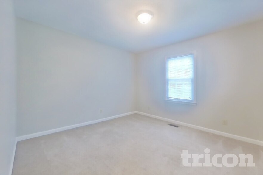 Building Photo - 234 Deerchase Dr