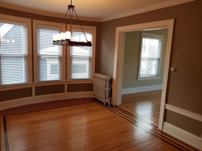 Building Photo - 3272 N Hackett Ave