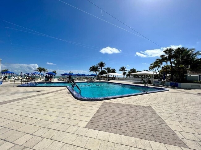 Building Photo - 2030 S Ocean Dr