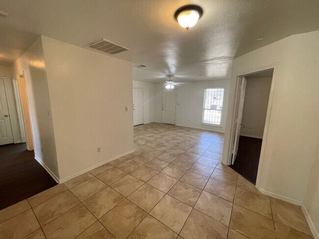 Building Photo - Dallas home over 1200 sqft!