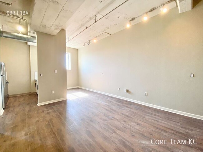 Building Photo - West 7th Street Loft For Rent