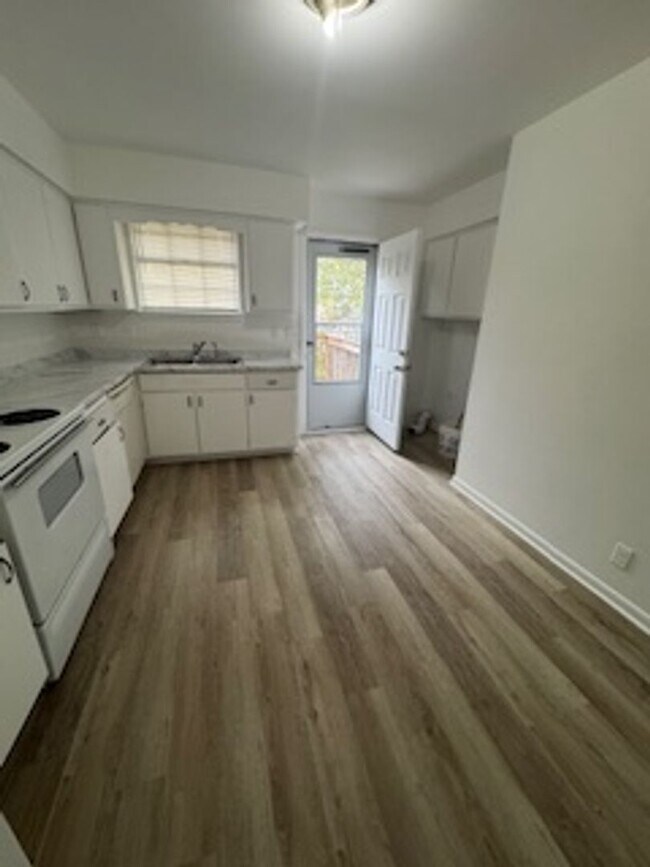 Building Photo - 4558 Brooke Valley Dr