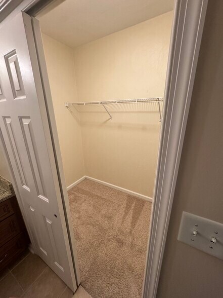 Building Photo - 310 Primrose Ln