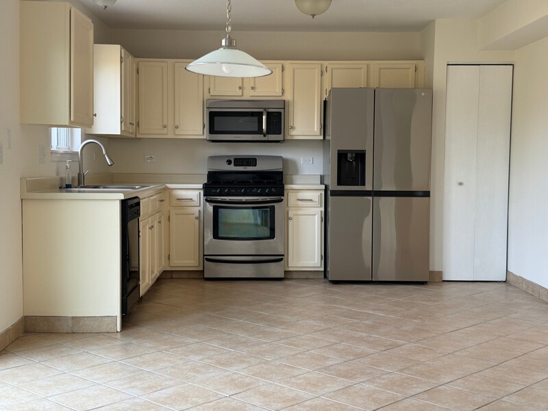 Building Photo - 6 Lansbury Ct