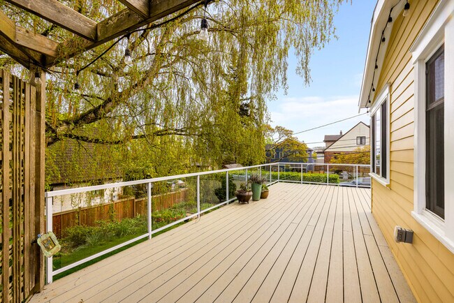 Building Photo - 8502 15th Ave NE