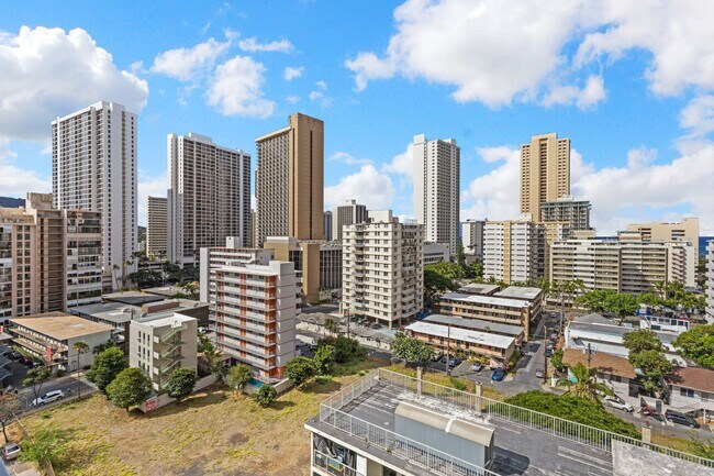 Building Photo - Corner 1BR in Waikiki - Diamond Head Views, All Utilities Included