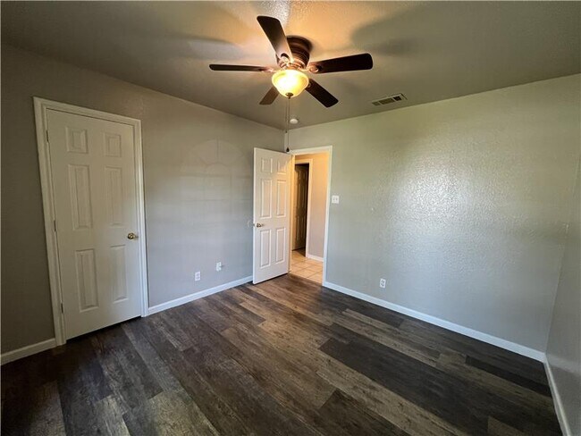 Building Photo - 3607 Crescent Dr