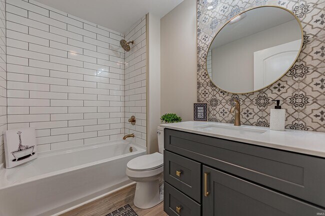 Building Photo - 441 Lawrence Dr