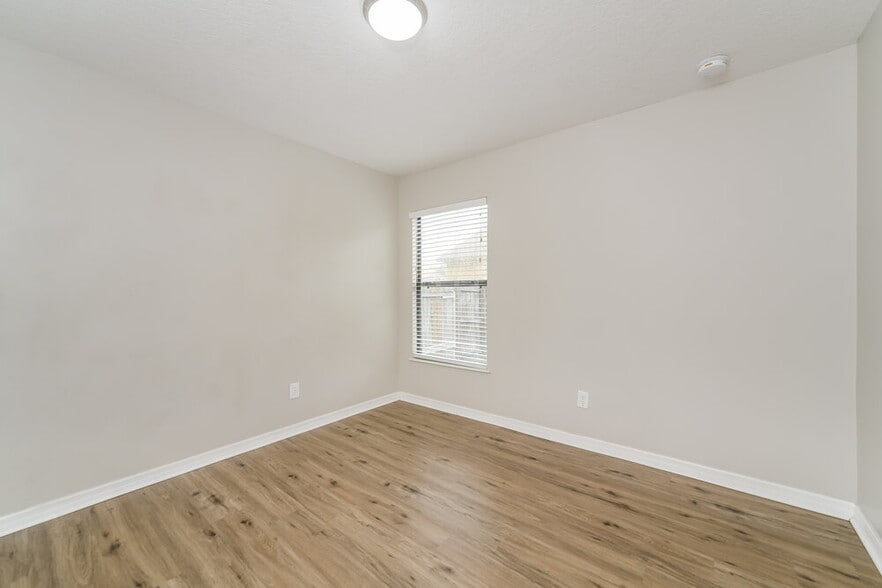 Building Photo - 4222 Barnsley Ln