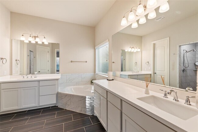 Building Photo - 11905 Deering Pl