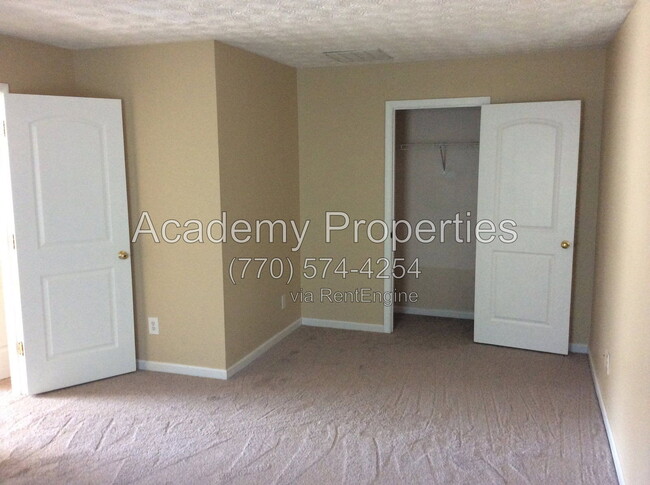 Building Photo - 390 Summer Hill Cir