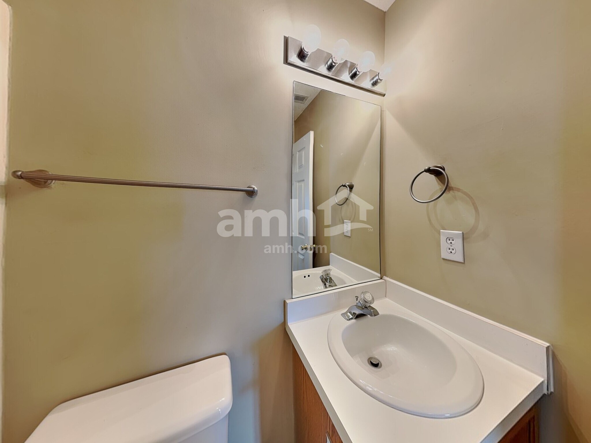 Building Photo - 706 Bellmeade Bay Dr