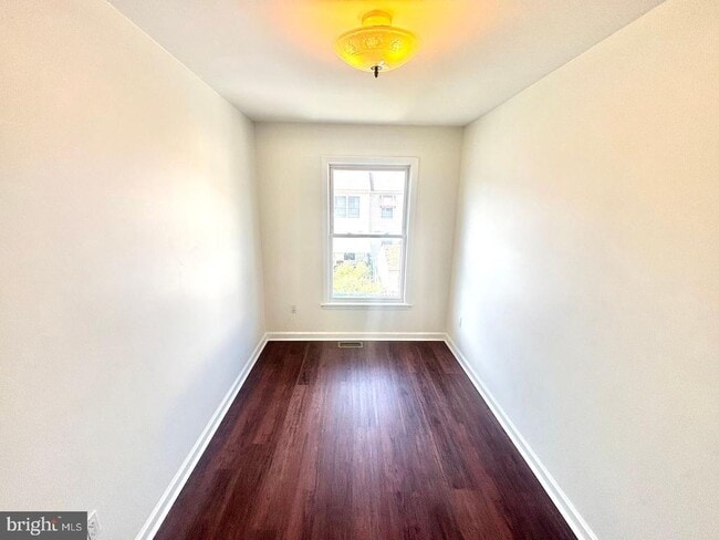 Building Photo - 3576 Edgemont St