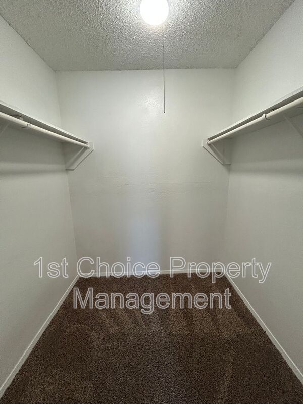 Building Photo - 625 Edwards Dr