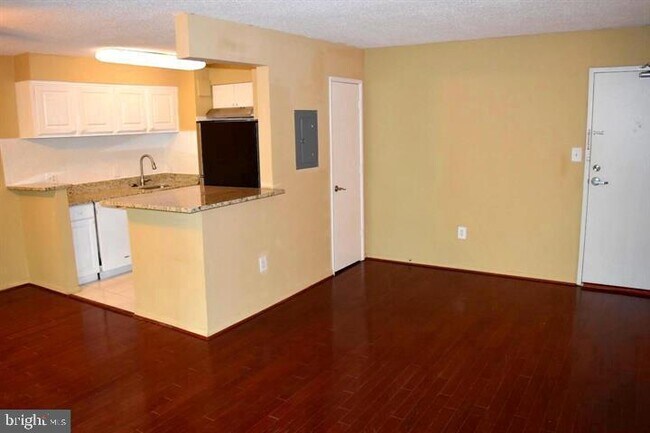 Building Photo - 4 S Van Dorn St