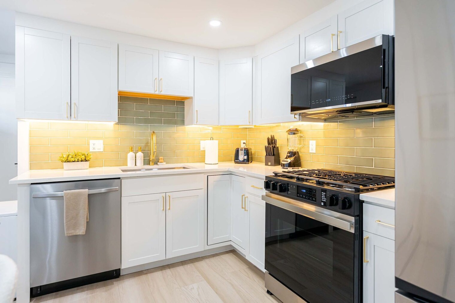 Building Photo - 42 White St Pl