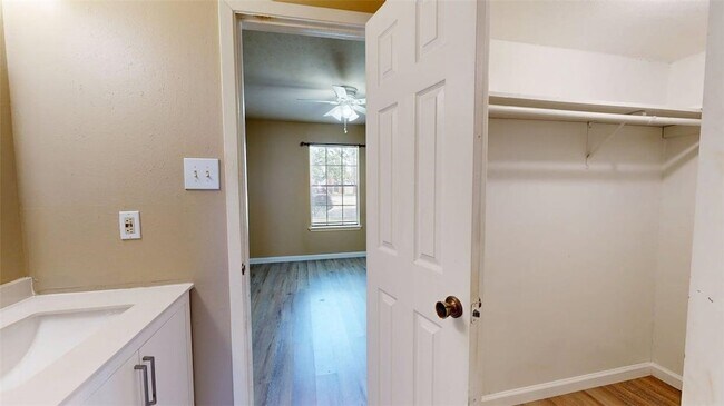 Building Photo - 805 San Pedro Dr