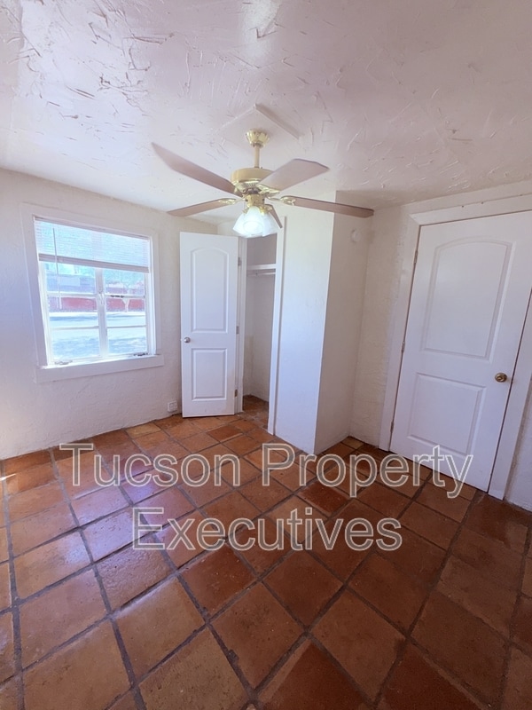 Building Photo - 132 E Jacinto St