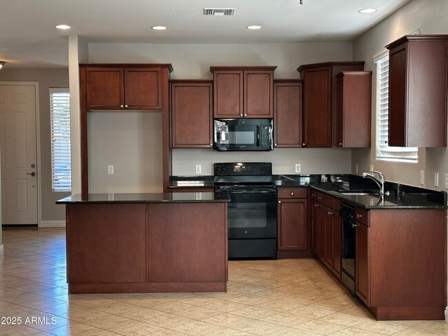 Building Photo - 1686 W Paisley Dr