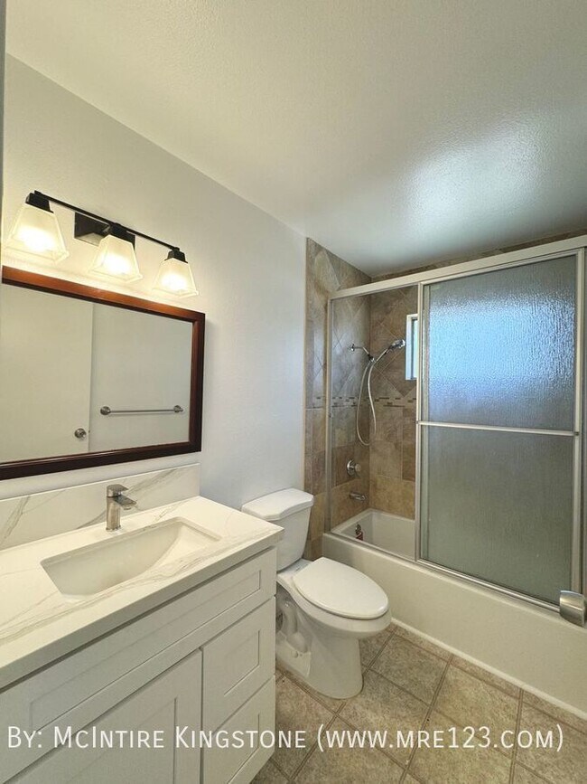 Building Photo - CALL FOR MOVE-IN SPECIALS! Spacious 2BD/1B...
