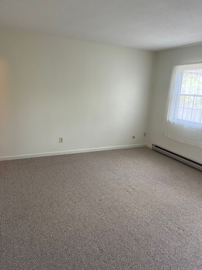 Building Photo - Spacious & Bright State College townhouse ...